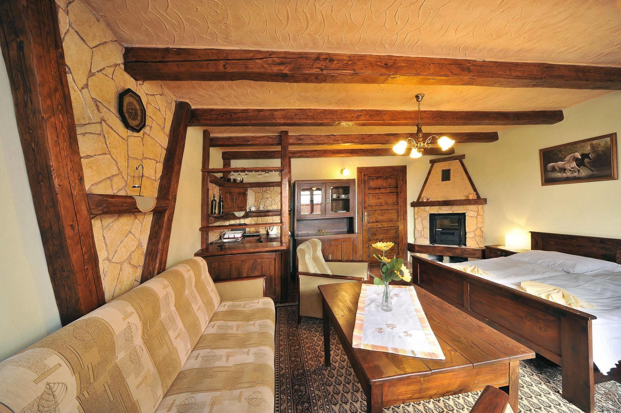 Apartmány Village Velky Slavkov Exterior foto